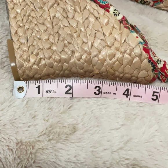 Miss Me Women’s Basket Weave Ankle Strap Sandals Red Flower Pattern Fabric, Sz 8 - Picture 7 of 11